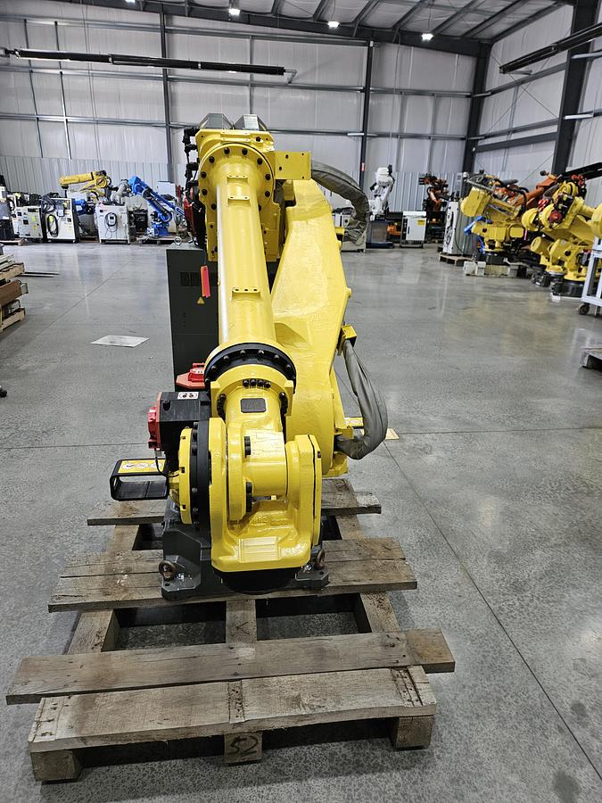Used Fanuc R-2000ib/125L Industrial Robot With R-30ia Controller