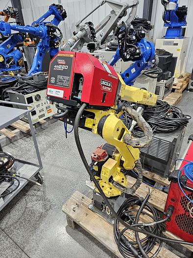 Used Fanuc Arcmate 100ic/6L Industrial Robot With R-30ib Controller and Lincoln Powerwave R450