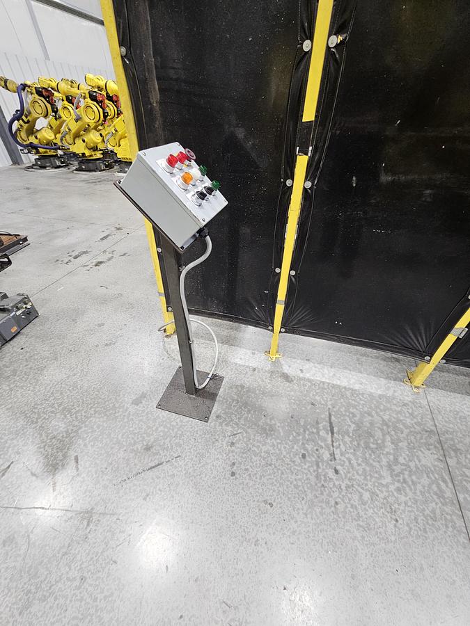 Used Complete FANUC Robotic Welding Cell W/ FANUC Arcmate 100ic/6l R-30ia Controller and Dual Tilt Rotate Positioners