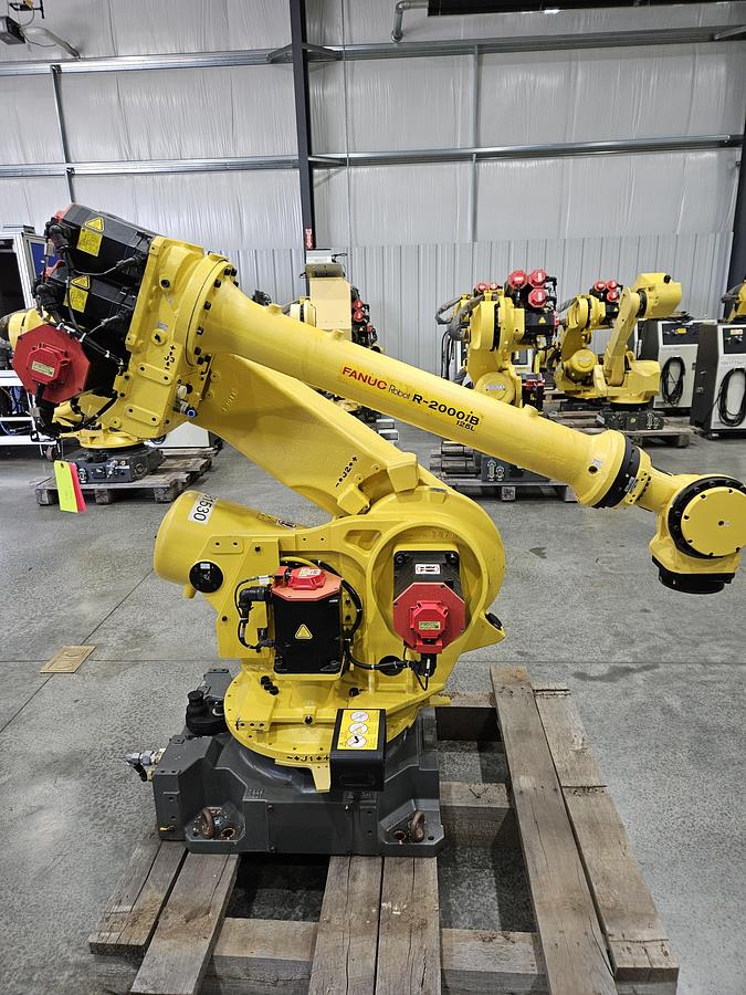 Used Fanuc R-2000ib/125L Industrial Robot With R-30ia Controller