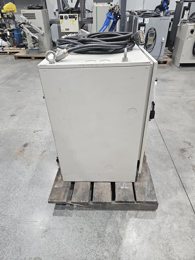 Used Yaskawa Motoman MH6 With DX100 Controller