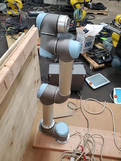 Used 2015 Universal UR5 Industrial Cobot