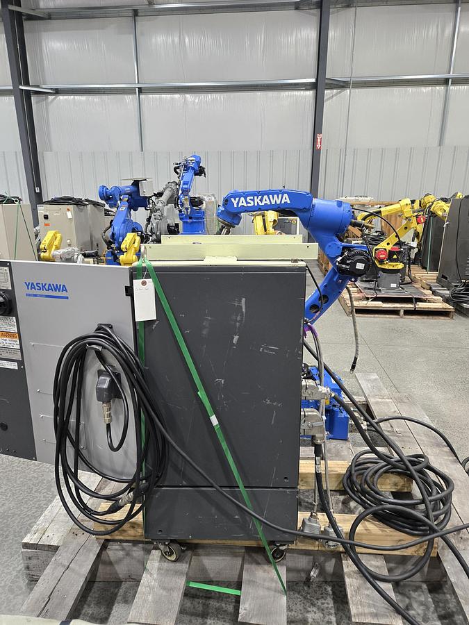 Used Yaskawa Motoman MA1440 Industrial Welding Robot With DX200 Controller