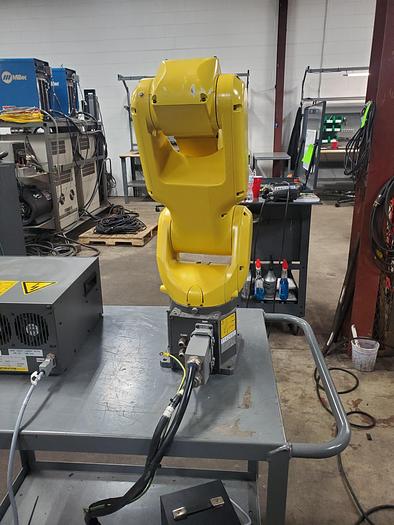 Used Fanuc LR Mate 200iD/7H Industrial Robot With R-30ib Controller