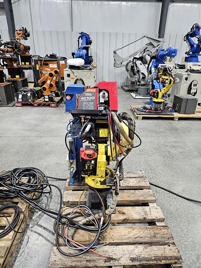 Used Fanuc Arcmate 100ic Industrial Welding Robot With Lincoln PW R450 And Reamer