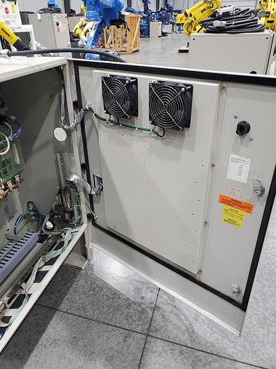 Used Yaskawa HP20D Industrial Handling Robot With DX100 Controller