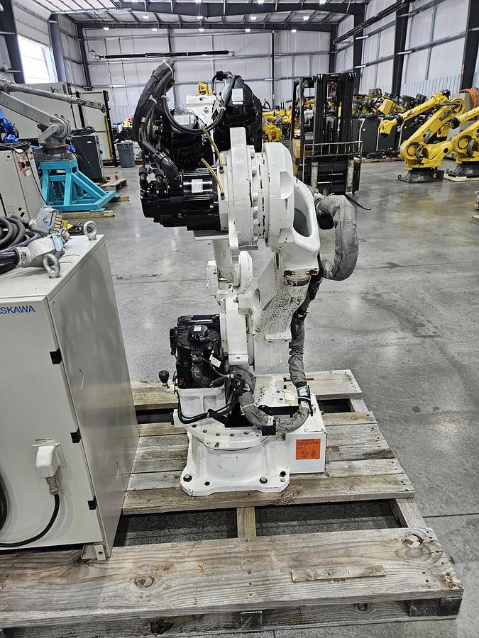 Used Yaskawa Motoman MPL80 Industrial Robot With DX100 Controller