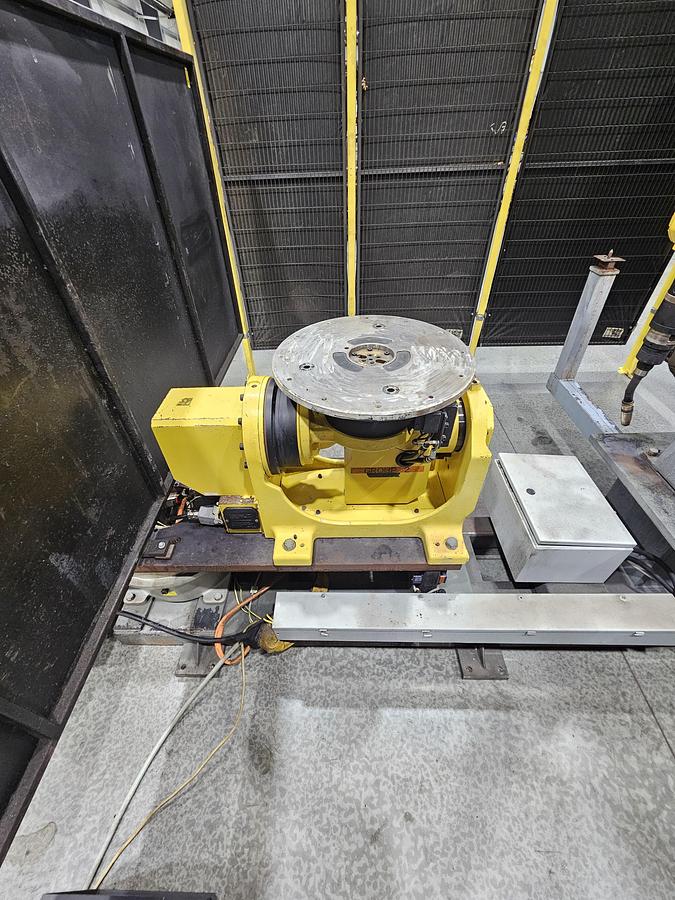 Used Complete FANUC Robotic Welding Cell W/ FANUC Arcmate 100ic/6l R-30ia Controller and Dual Tilt Rotate Positioners