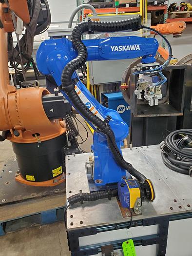 Used Yaskawa Motoman GP7 with YRC100 Controller and Cart