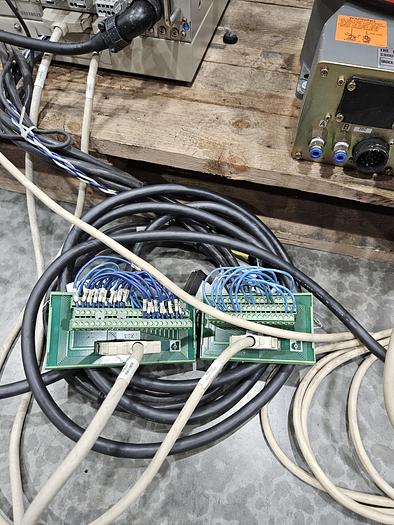 Used Yaskawa Motoman HP3C Industrial Handling Robot With NXC100 Controller