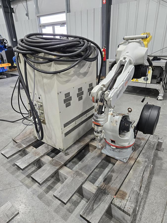 Used Yaskawa Motoman EA1400 Industrial Welding Robot With XRC 2001 Controller