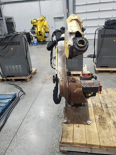 Used FANUC Arcmate 120ic Industrial Robot With R-30ia Controller
