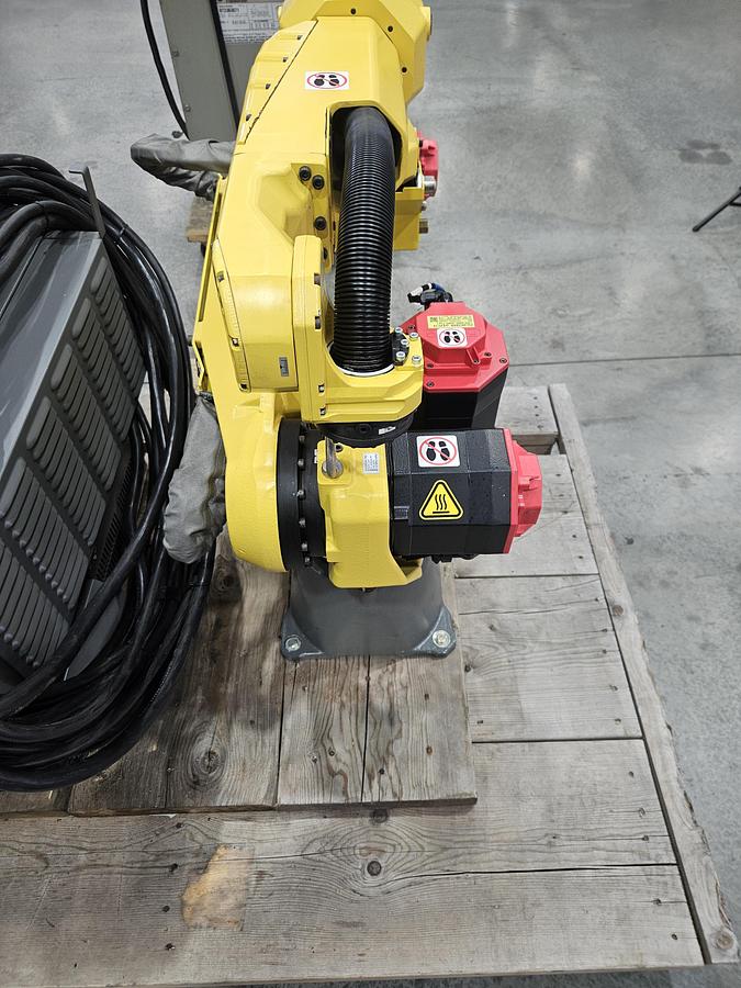Used Fanuc M-10ia/12 Industrial Robot With R-30ib Controller