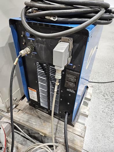 Used Yaskawa Motoman EA1900N Industrial Welding Robot With Miller Auto Axcess 450
