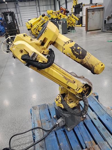 Used FANUC Arcmate 120ic Industrial Robot With R-30ia Controller