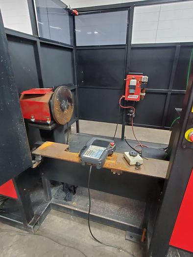 Used Lincoln System 30 With Fanuc Arcmate 100ib Industrial Robot and Lincoln Powerwave 455M