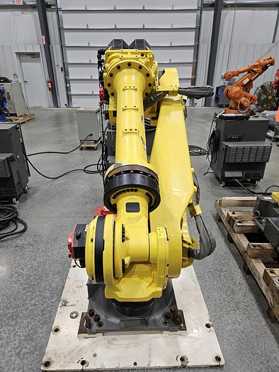 Used Fanuc R-2000ic/210F Industrial Robot With R-30ib Controller