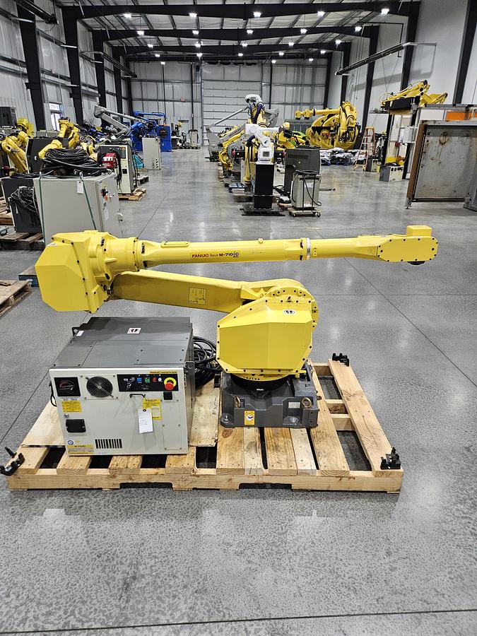 Used FANUC M-710ic/20L Industrial Robot With R-30ia Controller and Lincoln Powerwave R450 STT
