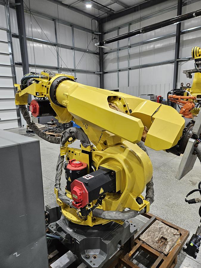 Used Fanuc R-2000ib/220US Industrial Robot With R-30ia Controller