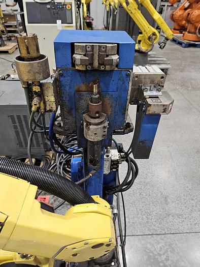 Used Fanuc Arcmate 100ic Industrial Welding Robot With Lincoln PW R450 And Reamer