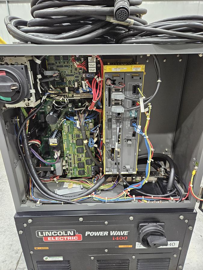 Used Fanuc Arcmate 100ic Industrial Robot With R-30ib Controller and Lincoln Powerwave i400