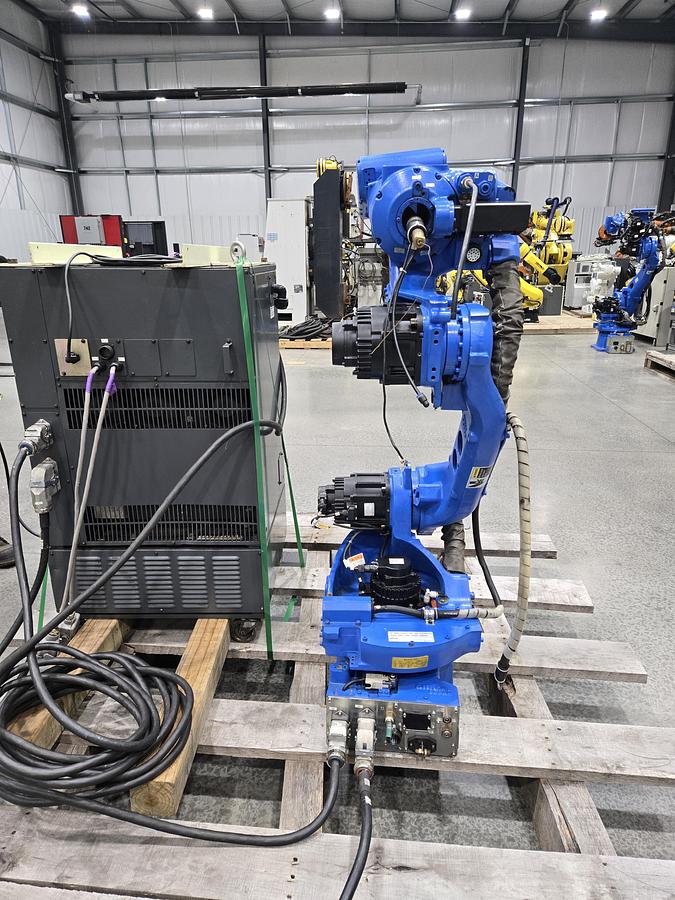 Used Yaskawa Motoman MA1440 Industrial Welding Robot With DX200 Controller