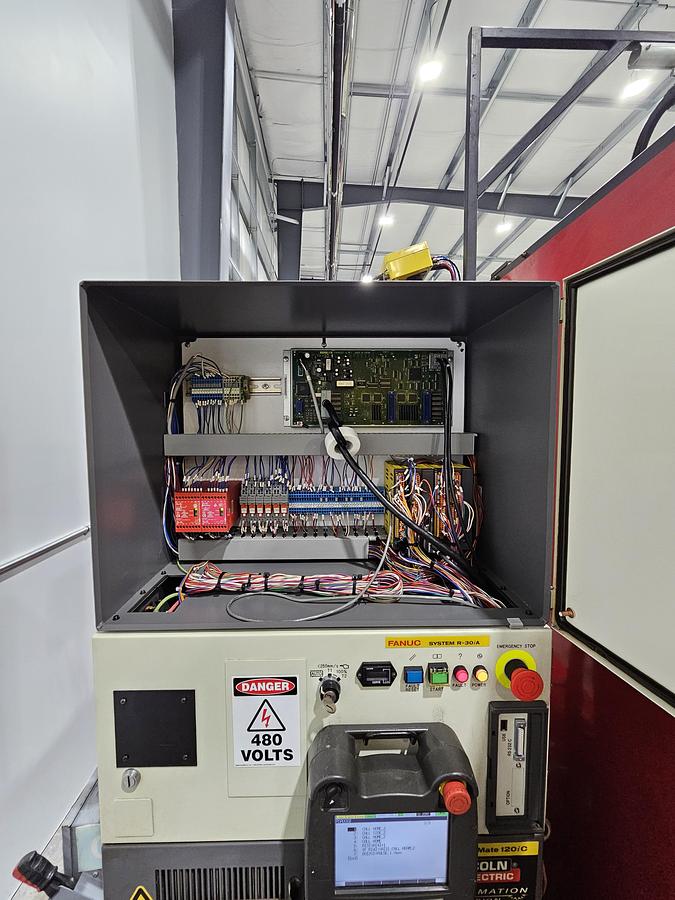 Used Lincoln system 35 weld cell Fanuc 120iC/10L with dual headstock positioners