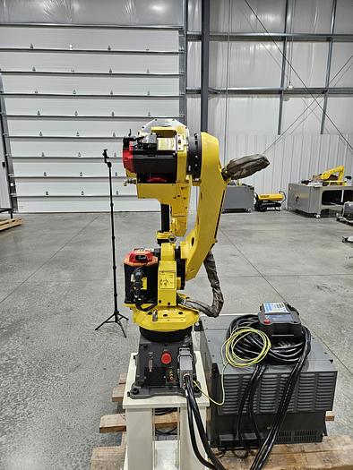 Used Fanuc M-10ia/12 Industrial Robot With R-30ib Controller