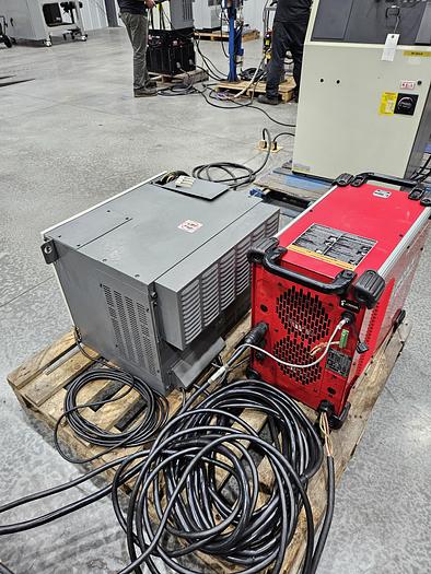 Used Fanuc Arcmate 100ic Industrial Welding Robot With Lincoln PW R450 And Reamer