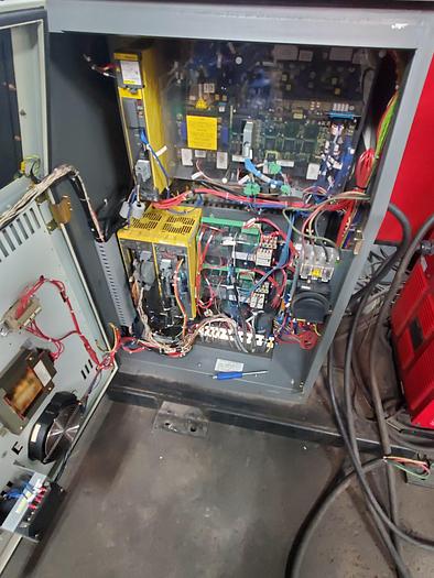 Used Lincoln System 30 With Fanuc Arcmate 100ib Industrial Robot and Lincoln Powerwave 455M