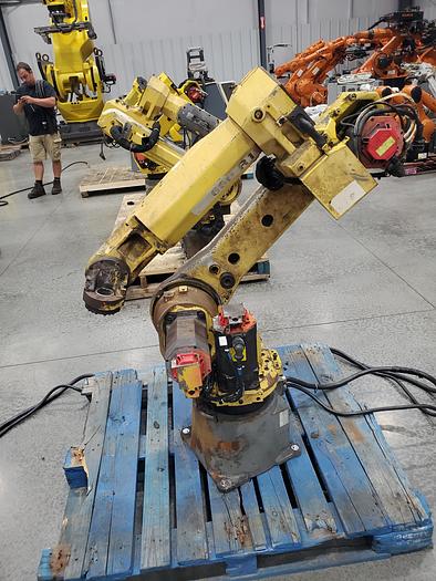 Used FANUC Arcmate 120ic Industrial Robot With R-30ia Controller