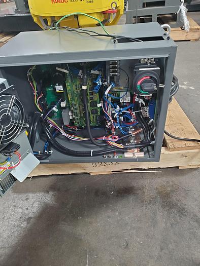 Used Fanuc M-1iA/0.5S Industrial Delta Robot With R-30ib Controller