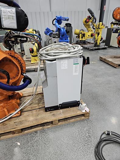 Used ABB IRB 6640-235/2.55 Industrial Robot With IRC5 Controller