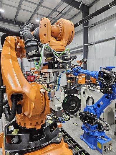 Used KUKA KR210 R2700 Prime Industrial Robot With 40 Foot KUKA Track