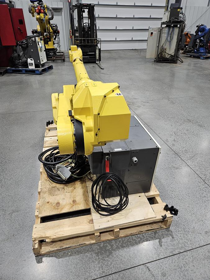Used FANUC M-710ic/20L Industrial Robot With R-30ia Controller and Lincoln Powerwave R450 STT