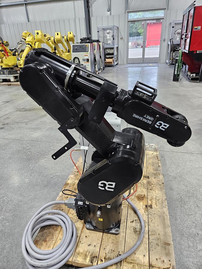 Used ABB IRB 1300-7/1.4 Industrial Robot With OmniCore C90XT Controller