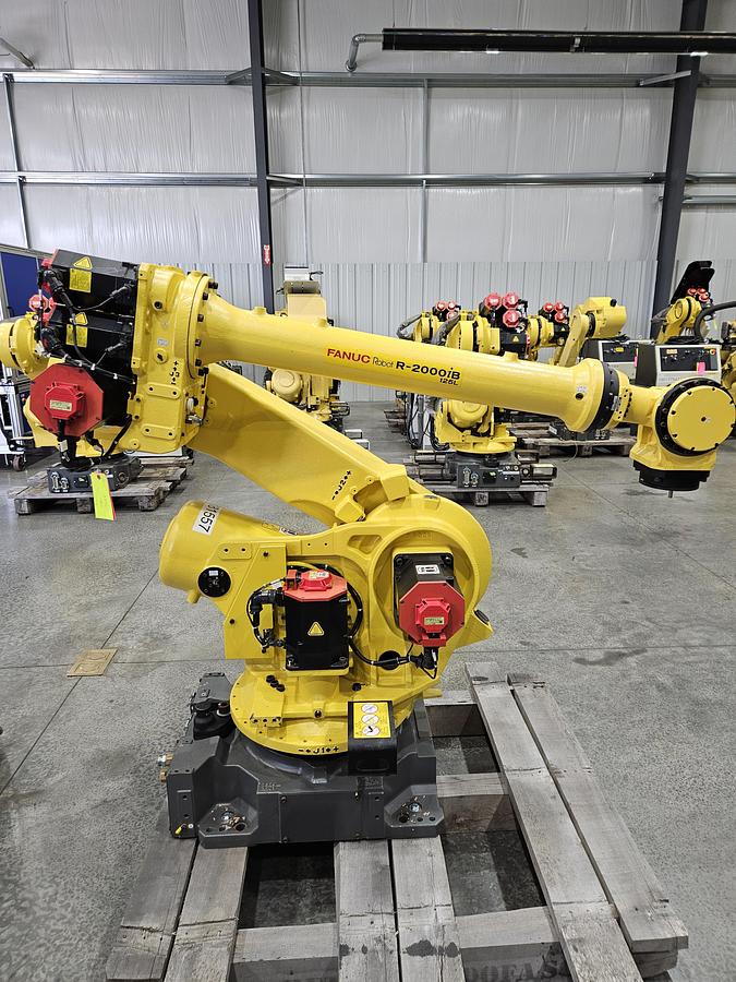 Used Fanuc R-2000ib/125L Industrial Robot With R-30ia Controller