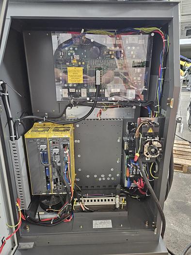 Used Fanuc M-710ib/45e Industrial Robot With RJ3IB Controller