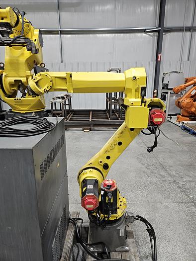 Used FANUC Arcmate 120ic Industrial Robot With R-30ia Controller
