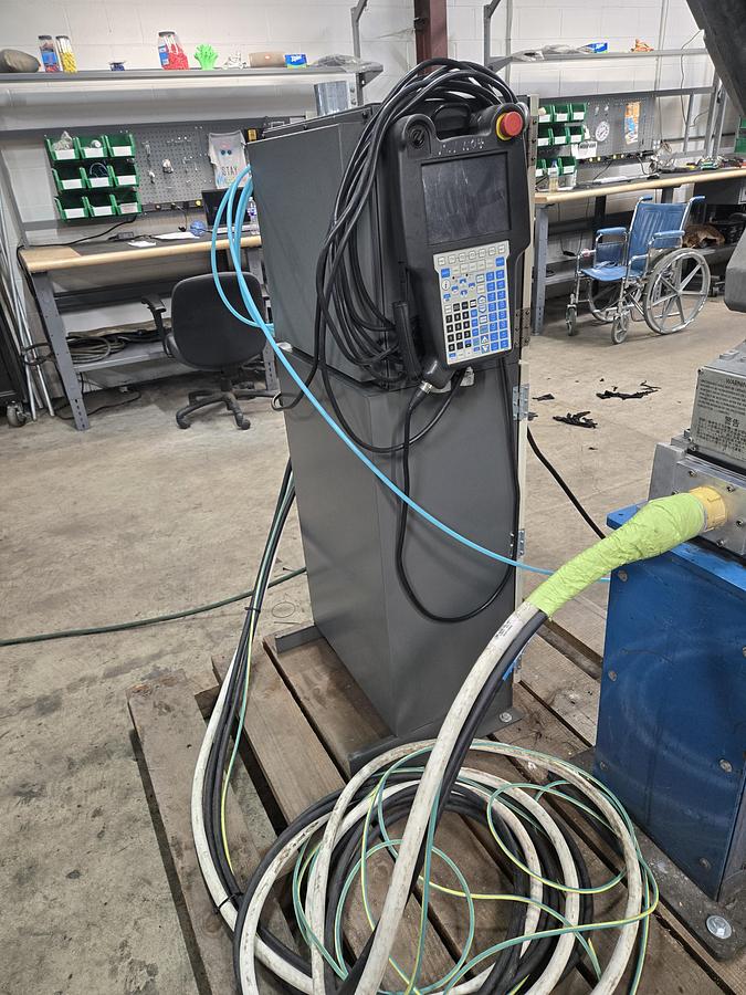 Used Fanuc Paint Mate 200ia/5L industrial Paint Robot With R-30ib Controller