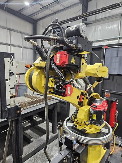 Used Fanuc Arcmate 120ib Industrial Welding Robot With R-J3IB Controller - Complete Cell