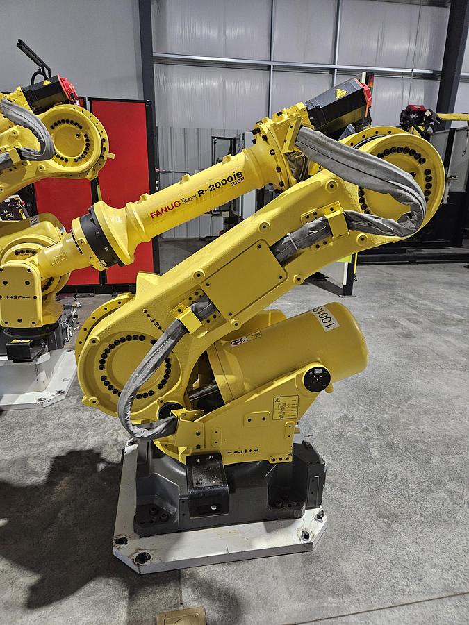 Used Fanuc R-2000ib/210F Industrial Robot With R-30ia Controller