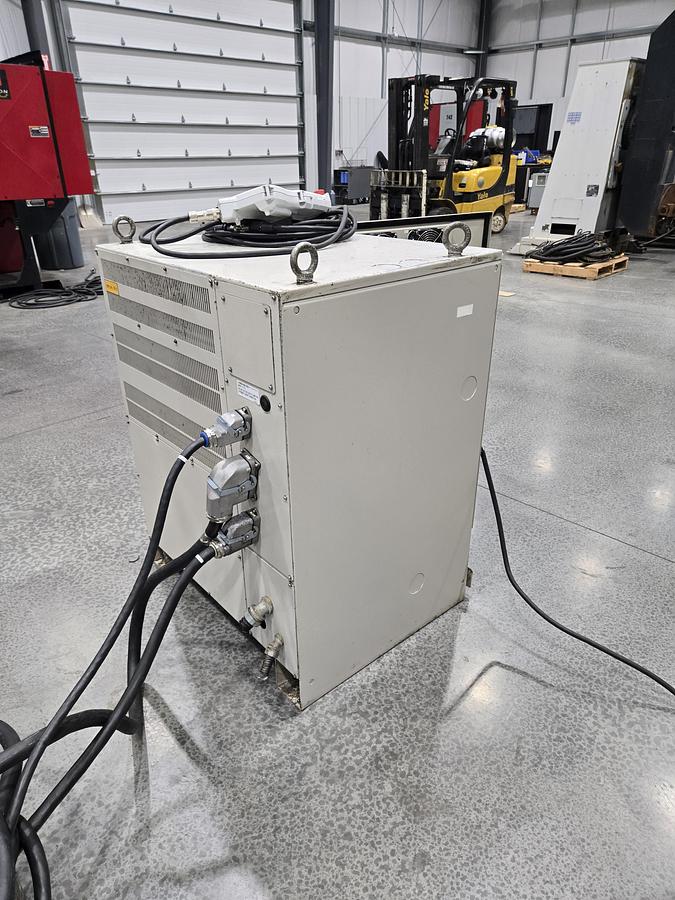 Used Yaskawa Motoman ES165D Industrial Robot With DX100 Controller