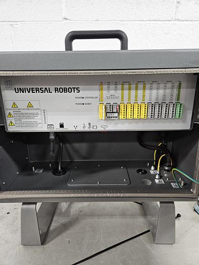 Used Universal UR5e Industrial Robot - Only 10 days power on time