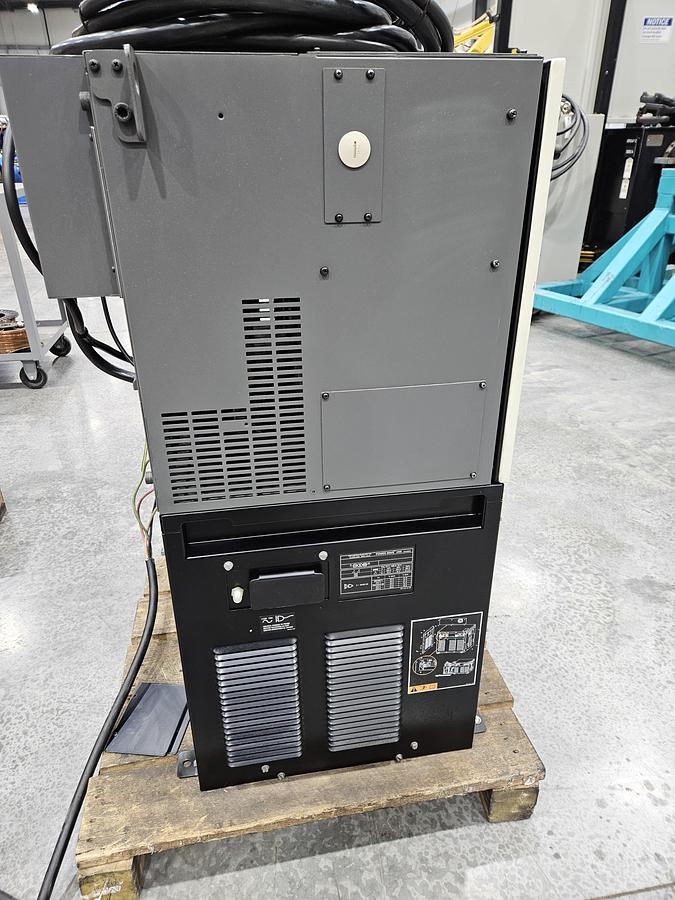 Used Fanuc Arcmate 100ic Industrial Robot With R-30ib Controller and Lincoln Powerwave i400