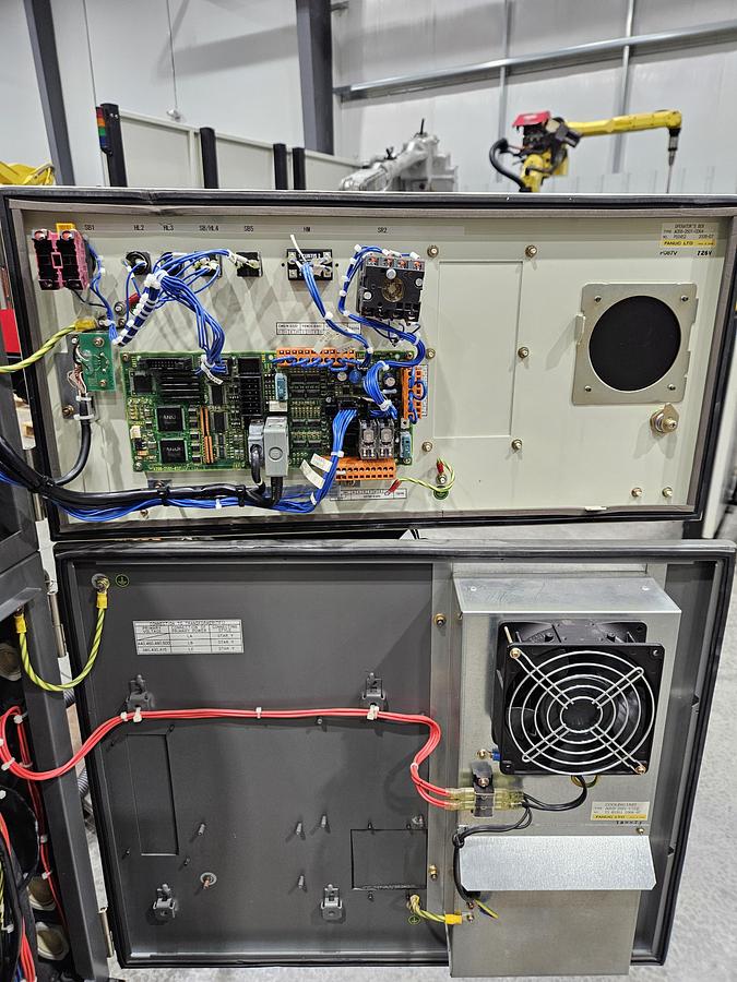 Used Fanuc Arcmate 100ic Industrial Robot With R-30ia Controller and Lincoln Powerwave i400