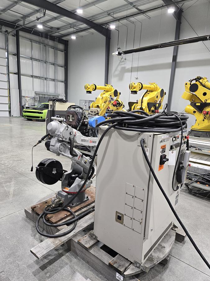 Used Yaskawa Motoman EA1400 Industrial Robot With XRC 2001 Controller
