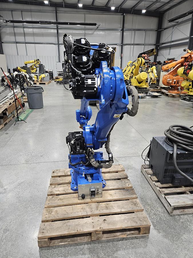 Used Yaskawa Motoman GP35L Industrial Robot With YRC1000 Controller
