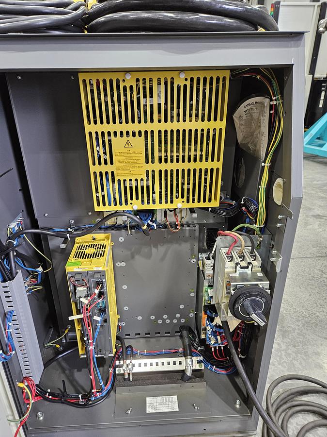 Used Fanuc R-2000ib/125L Industrial Robot With R-30ia Controller