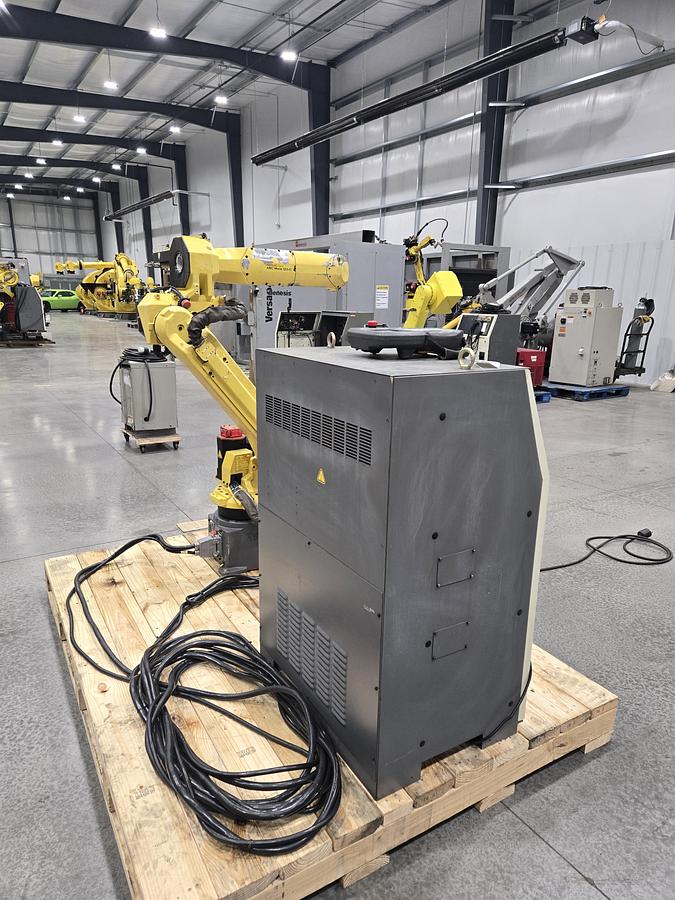 Used FANUC Arcmate 120ic Industrial Robot With R-30ia Controller